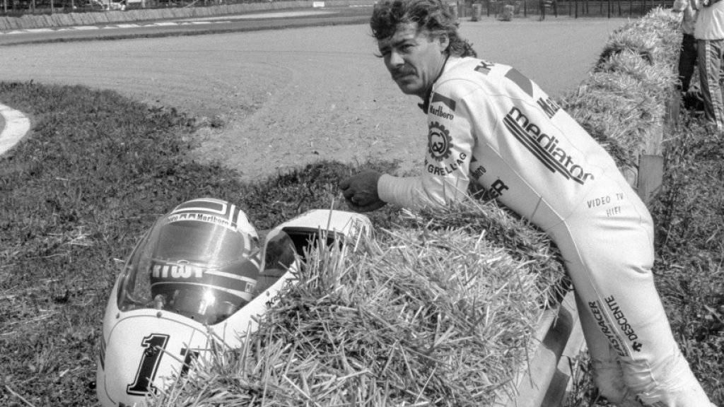 Nach einem Defekt am Motorrad: Stefan Dörflinger im Mai 1986 am Pistenrand in Monza