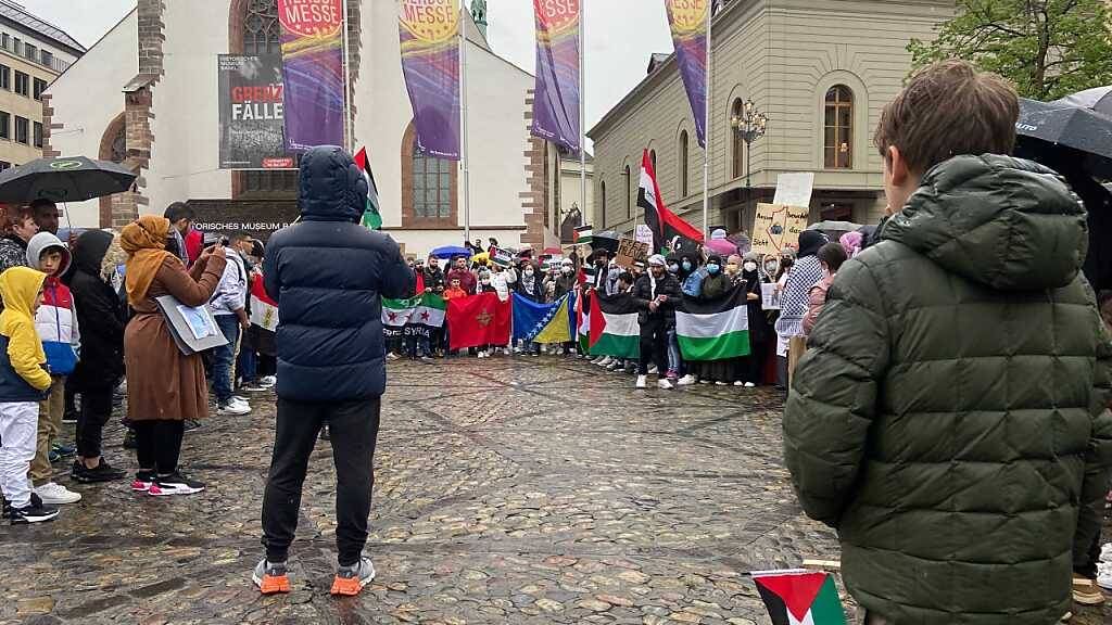 In Basel nahmen rund 200 Personen an einer unbewilligten Palästina-Demonstration teil.