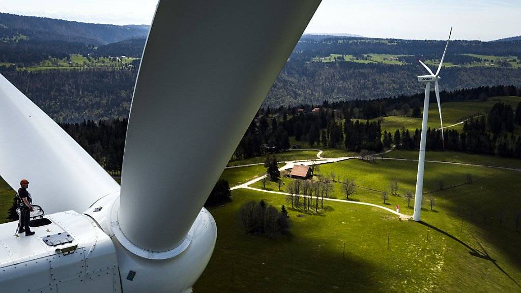 Die Stromproduktion durch Windenergie fristet in der Schweiz ein Mauerblümchen-Dasein. (Archiv)