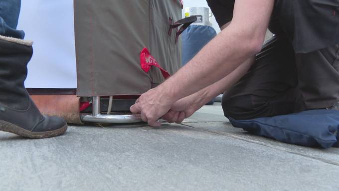 Heissluftballon hebt vom Berner Bundesplatz ab