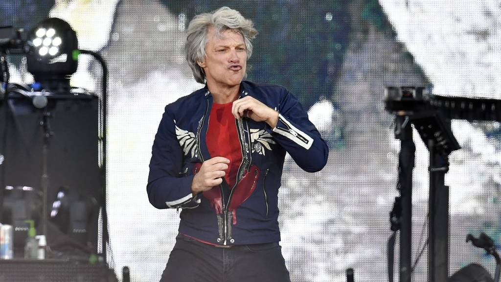 Jon Bon Jovi rockt die Bühne