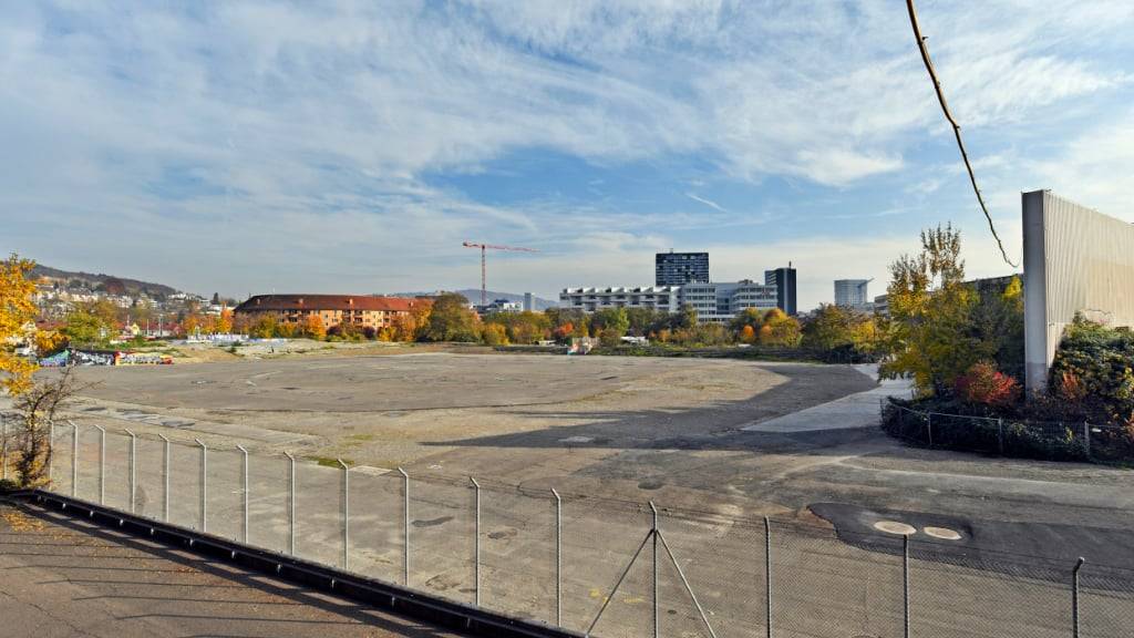 Hier wird noch viele Jahre nichts gebaut: Die Brache des ehemaligen Hardturm-Stadions in Zürich. (Archivbild)