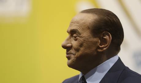 Berlusconi: Macrons Frau ist "bella Mamma" - People ...