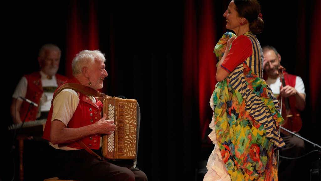 Tanzen verbindet Kulturen: Flamenco und Appenzeller Volksmusik in Rapperswil.