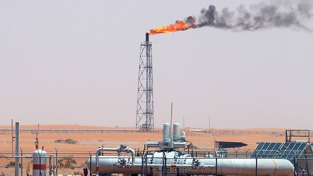 Durch Angriffe der jemenitischen Huthi-Rebellen auf die Ölförderung von Saudi Arabien könnte es auf dem internationalen Ölmarkt zu Engässen kommen. (Symbolbild)
