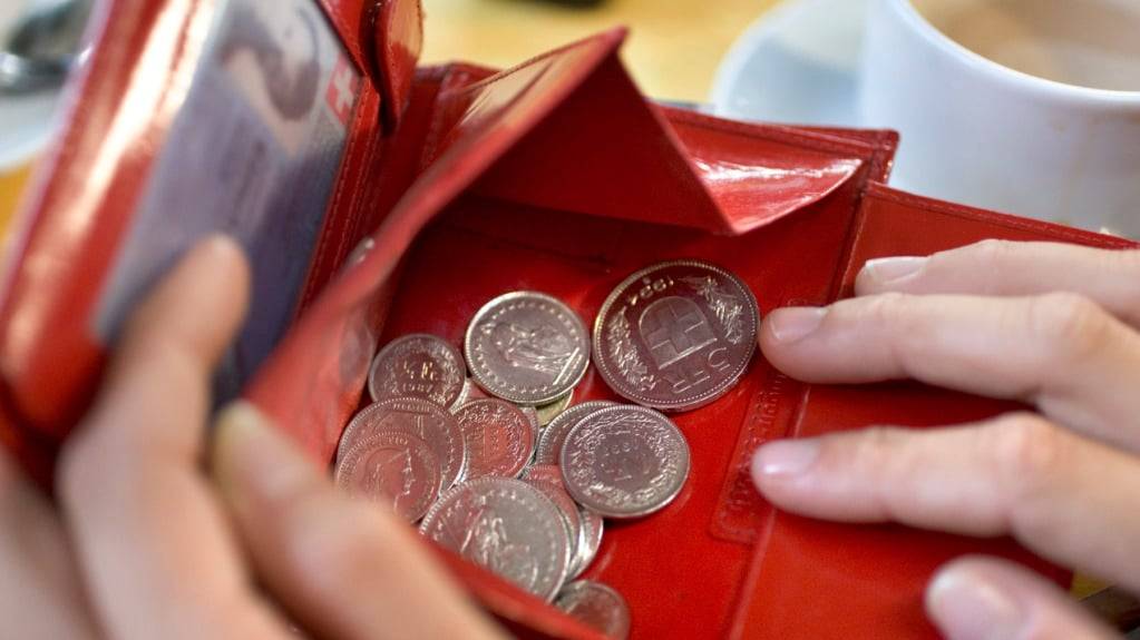 In bedienten Restaurants geben Schweizerinnen und Schweizer mit grosser Mehrheit Trinkgeld - und zwar am liebsten in bar. (Archivbild)