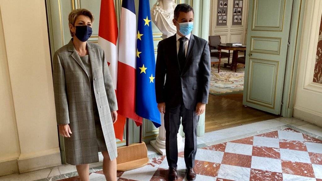 Im Zentrum der Gespräche zwischen Bundesrätin Karin Keller-Sutter und dem französischen Innenminister Gérald Darmanin stand der EU-Pakt über die Migrations- und Asylpolitik.