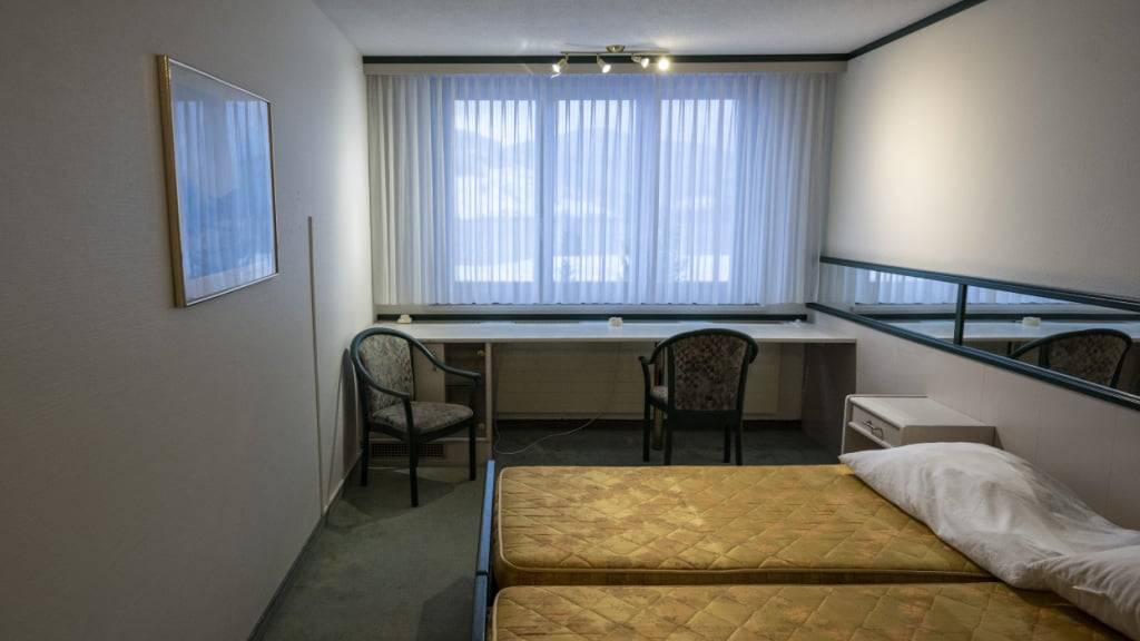 Der Kanton Nidwalden nutzt in Buochs das leerstehende Hotel Postillion als Asylunterkunft. (Archivaufnahme)