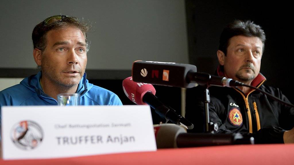 Die Suche nach dem vermissten Chef der Tengelmann-Gruppe, Karl-Erivan Haub, wird fortgesetzt, wie Anjan Truffer (links), Leiter der Rettungsstation Zermatt, am Mittwoch sagte.