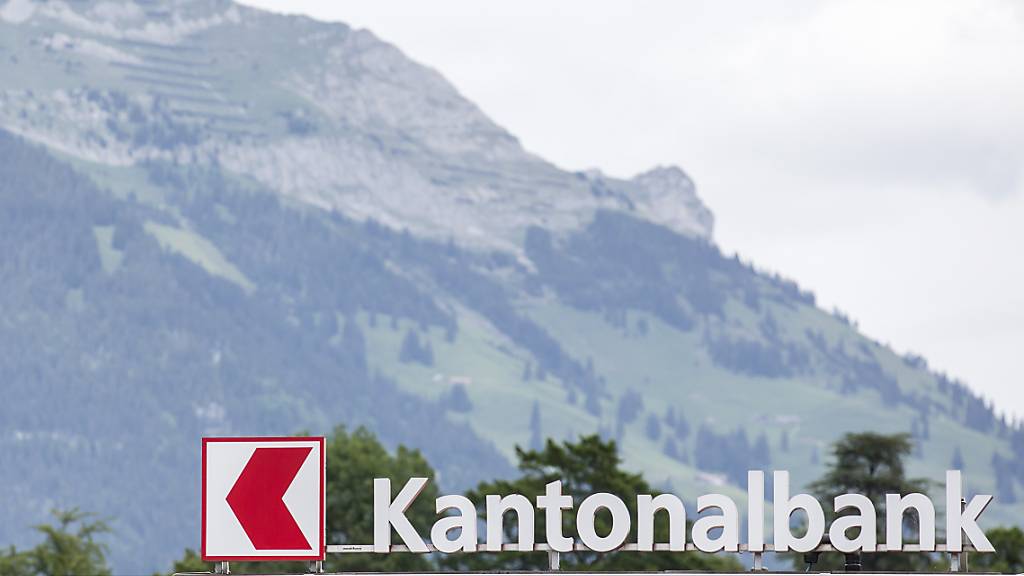 Die Obwaldner Kantonalbank mit ihrem Standort in Sarnen hat 2020 etwas weniger Gewinn geschrieben. (Archivbild)