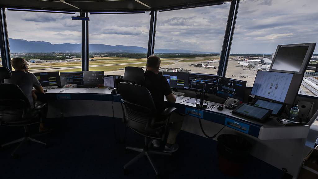 Das Flugsicherungsunternehmen Skyguide hat am Dienstagabend kurz nach 22 Uhr den Luftraum im Raum Genf vorübergehend gesperrt. Grund ist eine Überschwemmung des Kontrollraums der Flugsicherung. (Archivbild)