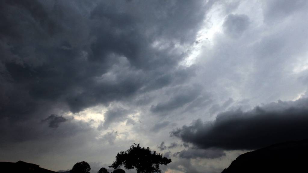 MeteoSchweiz warnte im gesamten Jurabogen vor schweren Gewittern. (Symbolbild)