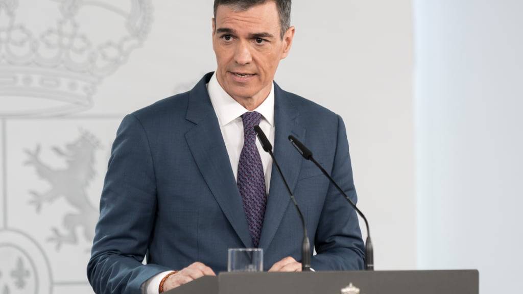 ARCHIV - Der Regierungspräsident Pedro Sánchez tritt im Moncloa-Palast vor die Medien. Foto: Diego Radamés/EUROPA PRESS/dpa