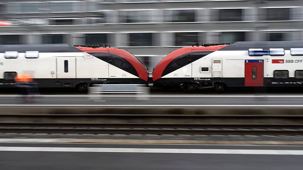 Der FV-Dosto darf weiterhin auf Schweizer Schienen fahren. (Archivbild)