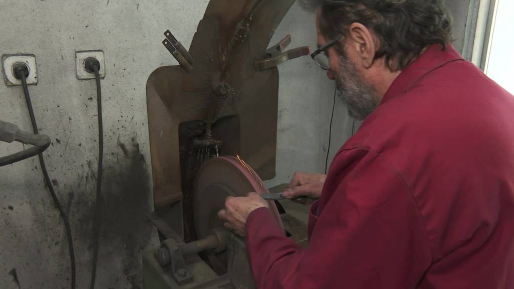 Leidenschaft seit 55 Jahren: Zu Besuch bei einem Luzerner Messerschmied