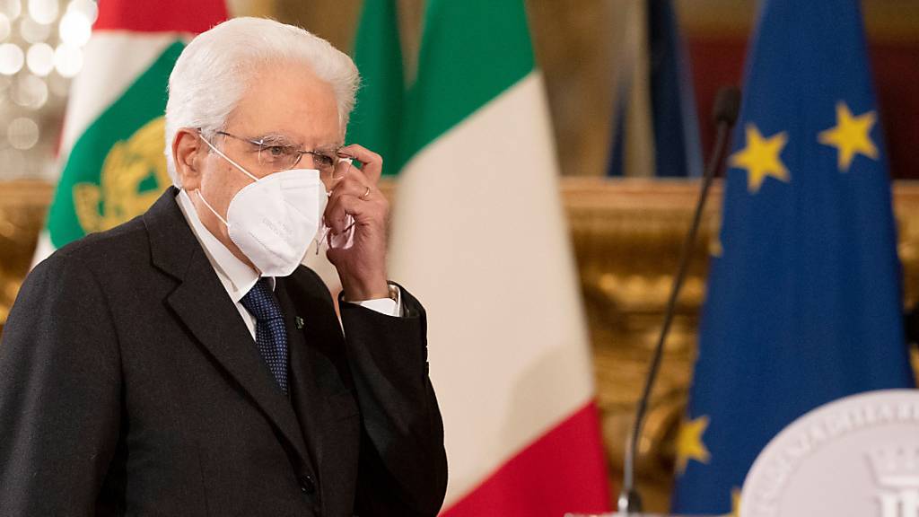 Sergio Mattarella, Staatspräsident von Italien, auf dem Weg zu einer Pressekonferenz im Präsidentenpalast.
