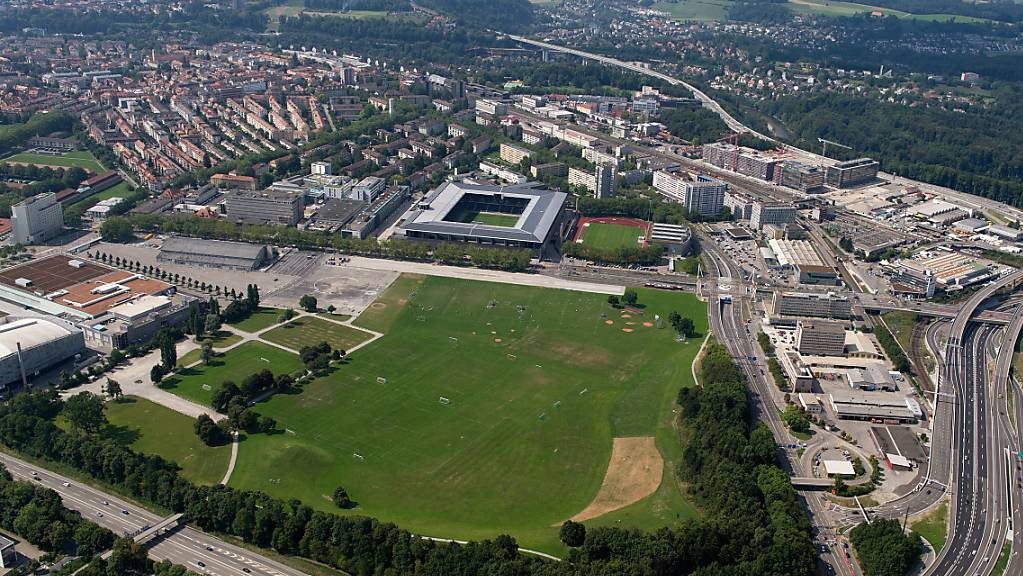 Auf der Grossen Allmend gegenüber vom Stadion Wankdorf erhält YB vorübergehend Ersatzrasenplätze. (Archivbild)