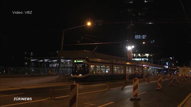 So schlängelt sich das Tram 8 über die Hardbrücke