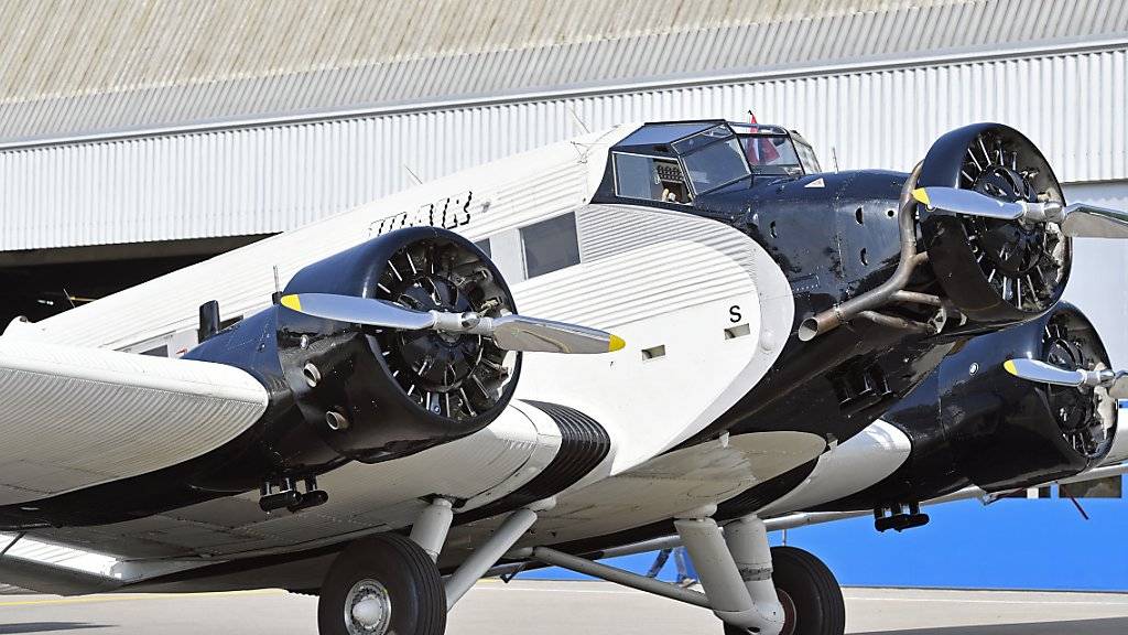 Die beiden verbleibenden Ju-52-Flugzeuge der Ju-Air müssen bis auf weiteres am Boden bleiben. (Archivbild)