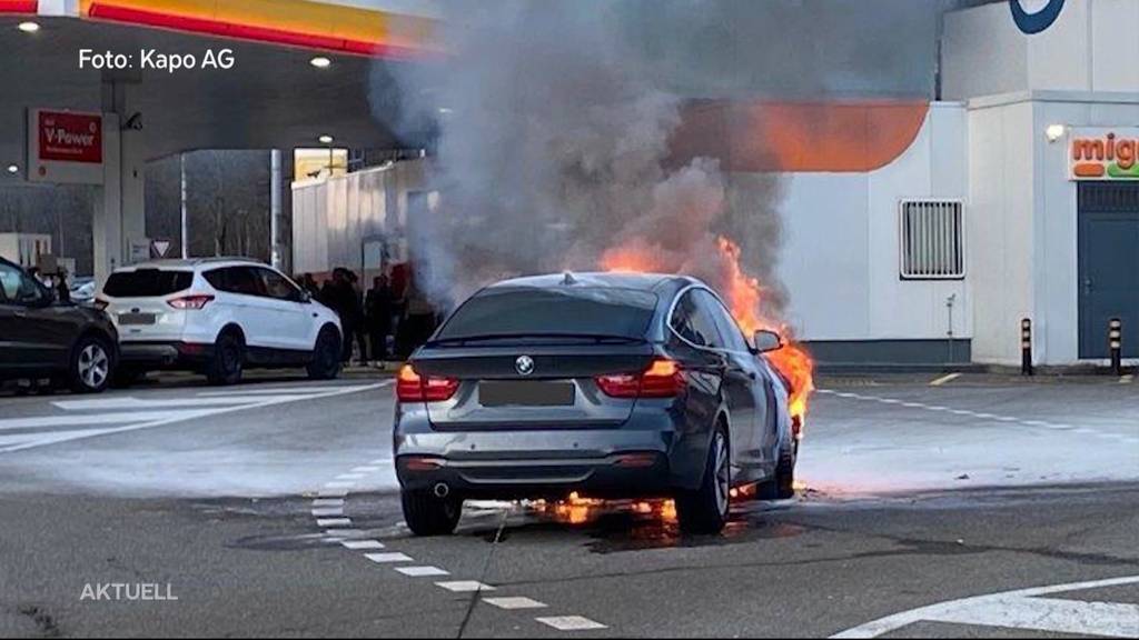 Autobrand in Würenlos: Tankstellen-Personal war sofort zur Stelle
