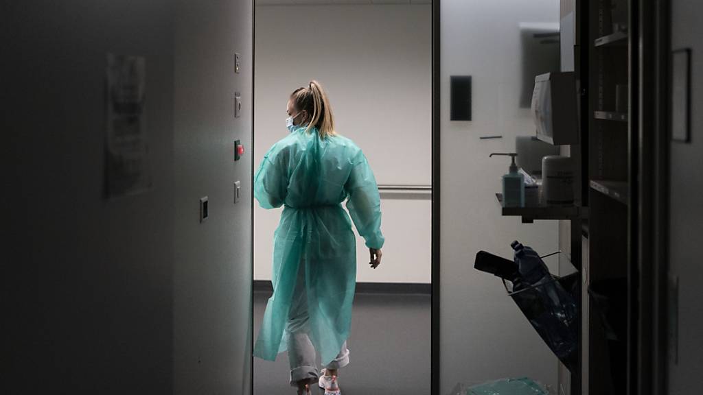 Der geplante Stellenabbau in den St. Galler Spitälern betrifft vor allem Supportfunktionen sowie die Verwaltung. Medizin und Pflege sind aber davon nicht ausgenommen. (Symbolbild)