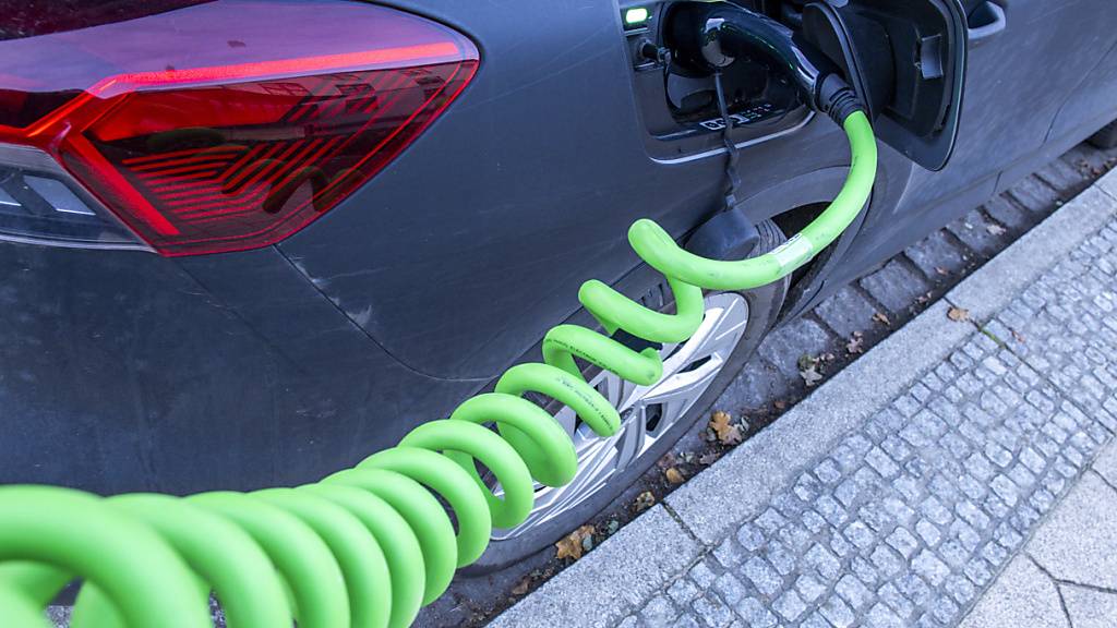 Im Kanton Glarus hat sich die Zahl der Elektroautos seit 2019 vervierfacht. Dies sei eine Steigerung «auf niedrigem Niveau» heisst es im Monitoring zu den Energiezielen. (Symbolbild)