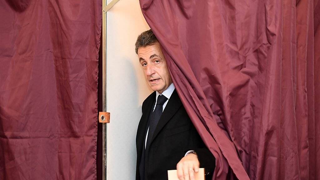 Sarkozy will erneut Präsident Frankreichs werden - seine grössten Konkurrenten sind die Ex-Premierminister Juppé und Fillon.