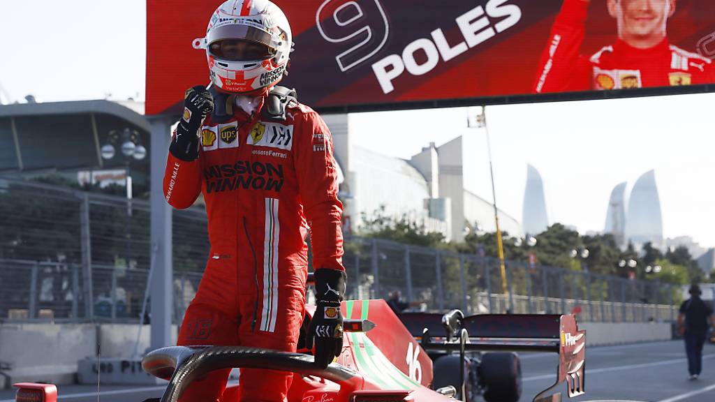 Charles Leclerc freut sich in Baku über seine neunte Pole-Position in der Formel 1