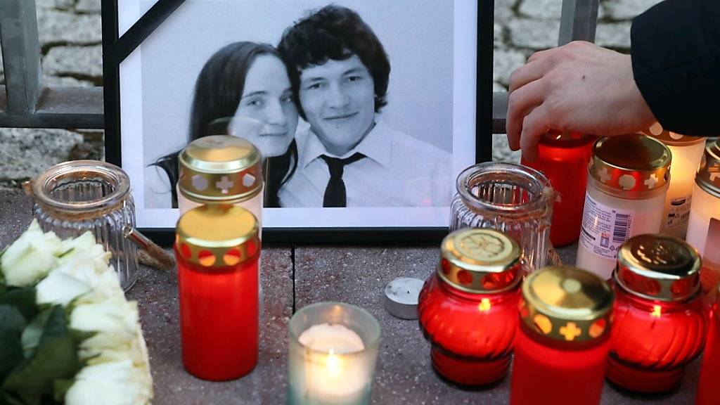 Ein Jahr nach dem Mord am Investigativjournalisten Jan Kuciak und seiner Verlobten Martina Kusnirova (im Bild Foto der beiden) hat die Slowakei eine eigene Behörde geschaffen, die sogenannte Whistleblower schützen soll. (Archivbild)