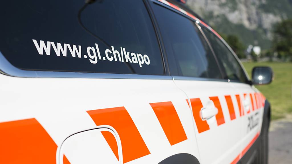 Nach Angaben der Kantonspolizei Glarus ist eine vermisste Berggängerin bei Näfels tot aufgefunden worden. (Symbolbild)