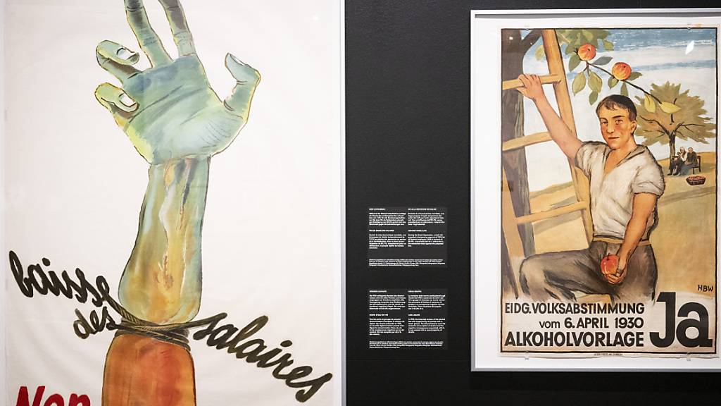 Plakate zeigen den Kontext, in dem einige Filme der Praesens-Film entstanden sind. Das Landesmuseum in Zürich beleuchtet die Geschichte dieser altehrwürdigen Schweizer Filmproduzentin und-verleiherin.