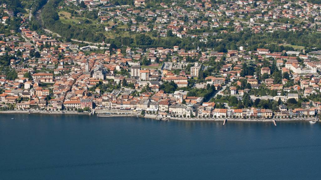 Vor der italienischen Ortschaft Cannobio am Lago Maggiore ist am Mittwoch ein Boot in Brand geraten. Alle Insassen blieben unverletzt. (Archivbild)