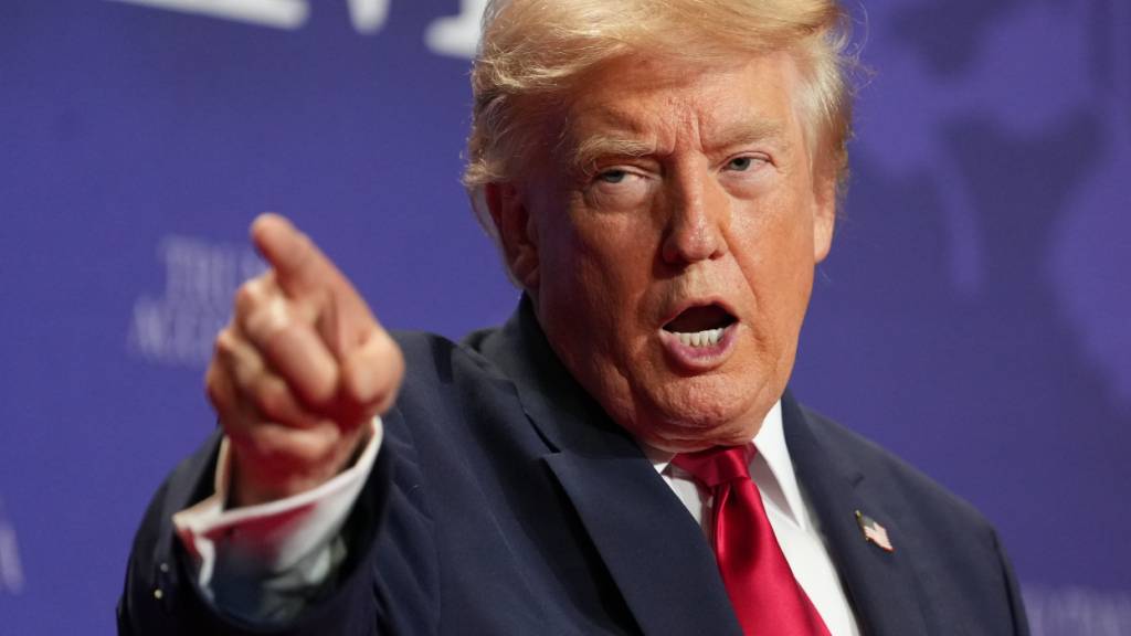 dpatopbilder - US-Präsident Donald Trump spricht bei einer Veranstaltung im Red Rock Resort. Foto: Mark Schiefelbein/AP/dpa