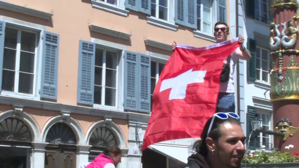 Polizei kesselt Corona-Massnahmen-Gegner in Solothurn ein