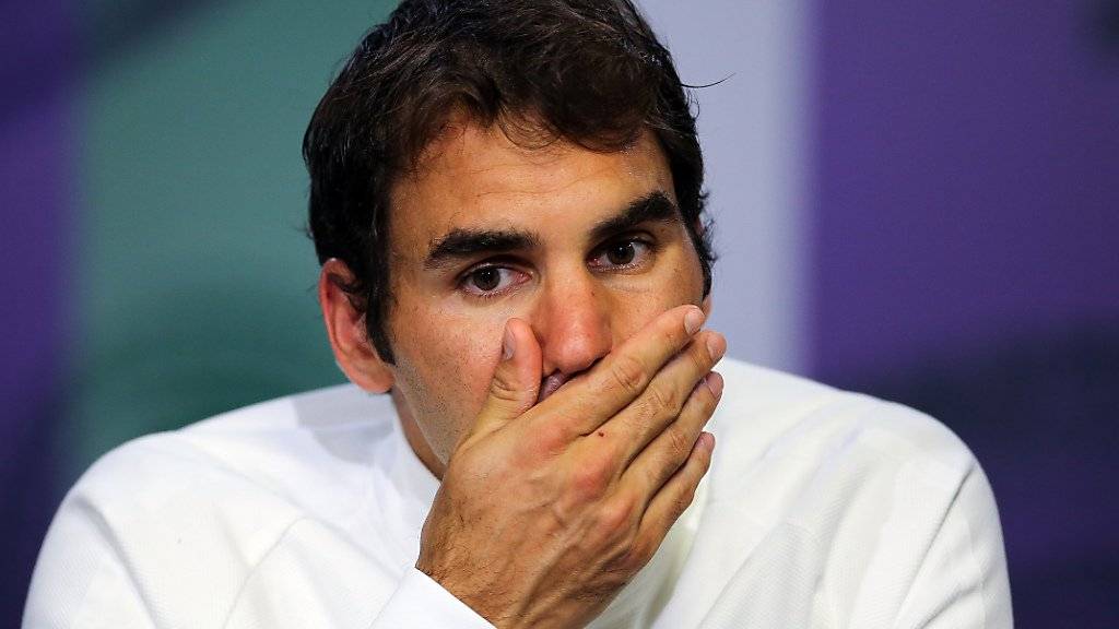 Ein nachdenklicher Roger Federer nach seinem Halbfinal-Out in Wimbledon gegen Milos Raonic (8. Juli, 2016)