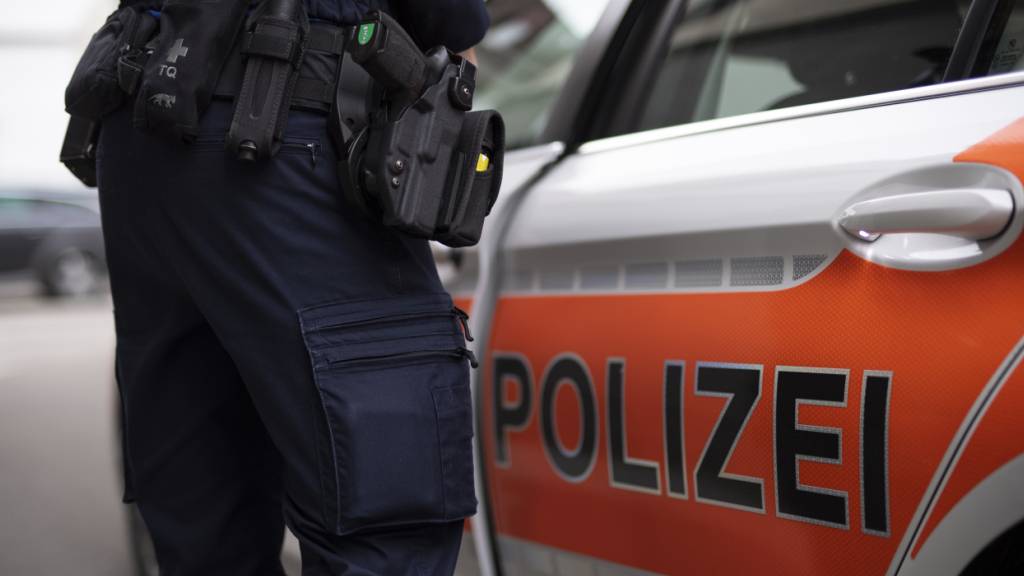 Eine 43-jährige Velofahrerin wurde in der Nacht auf Sonntag bei einem Unfall in Rapperswil-Jona SG lebensbedrohlich verletzt.  (Symbolbild)