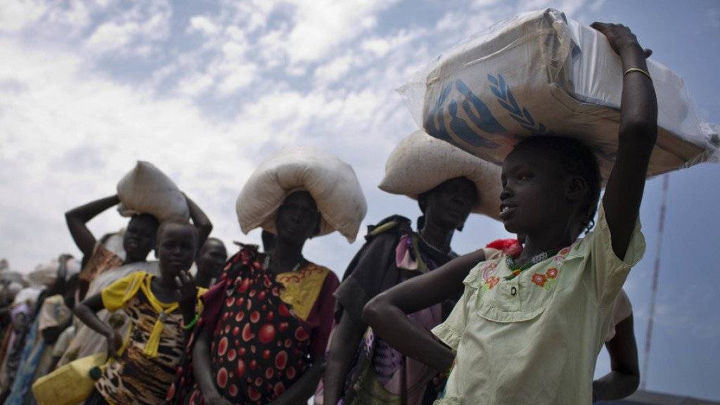 Frauen bei einer UNO-Nahrungsmittelverteilung in Bentiu, der Hauptstadt des südsudanesischen Bundesstaates Unity im Norden des von Hungersnöten geplagten Landes. (Archiv)