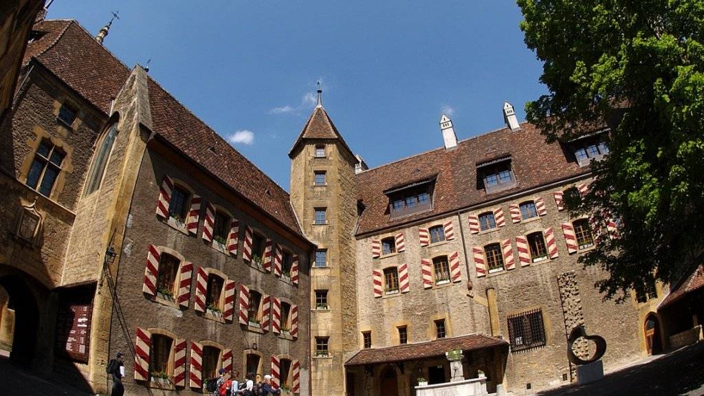Die fünf bisherigen Regierungsräte dürfen ihre Büros im Schloss Neuenburg behalten. Es wird kein zweiter Wahlgang geben. (Archivbild)