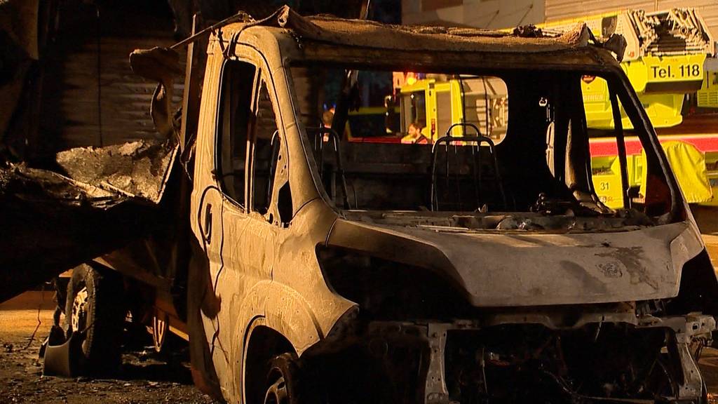 Brandanschlag in Winterthur: Autos der Post angezündet