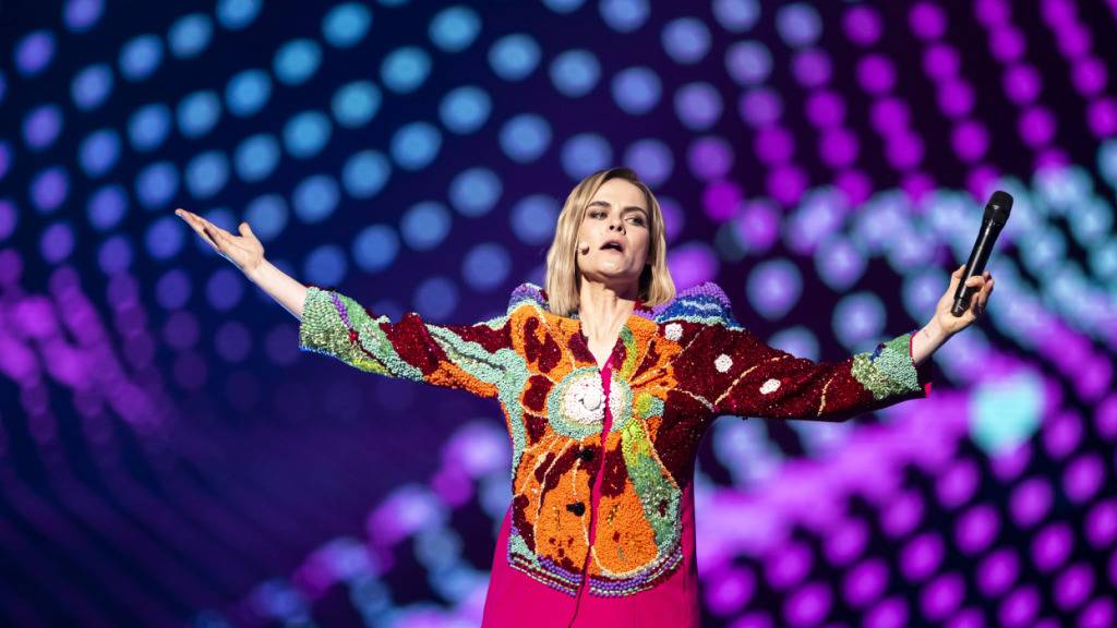 Hazel Brugger erhält für ihre Moderationsauftritte am ESC in Basel einen Comedypreis.