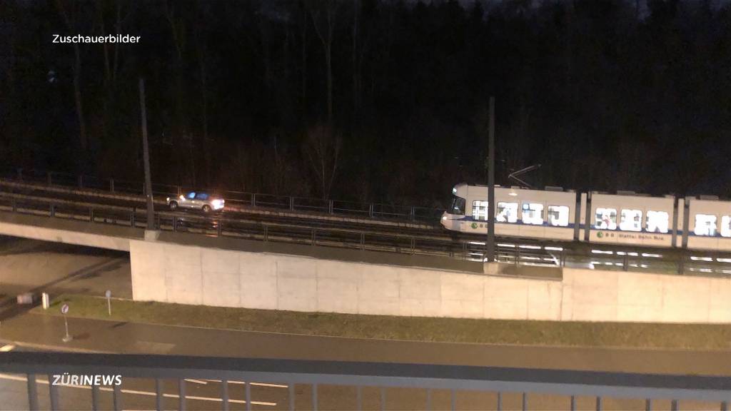 Autofahrerin verirrt sich auf Trambrücke der Glatttalbahn