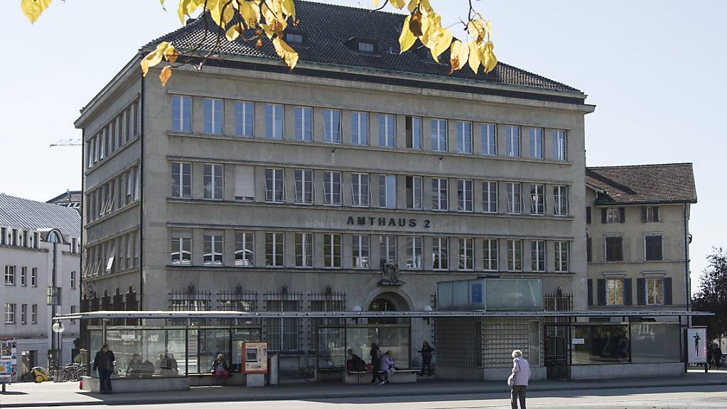 Im Kanton Solothurn sollen Amtsgerichtspräsidentinnen und -präsidenten ihre Tätigkeit neu in Teilpensen wahrnehmen können. Regierung und Parlament erhoffen sich Vorteile von der Neuerung. Auf dem Bild ist das Amtsgericht Solothurn-Lebern in Solothurn zu sehen. (Archivbild)