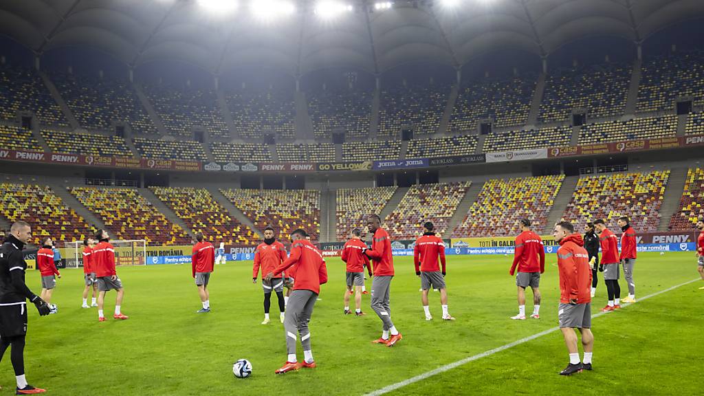 Die Schweizer beim Abschlusstraining im Stadion, in dem sie vor zwei Jahren Frankreich aus der EM geschossen haben