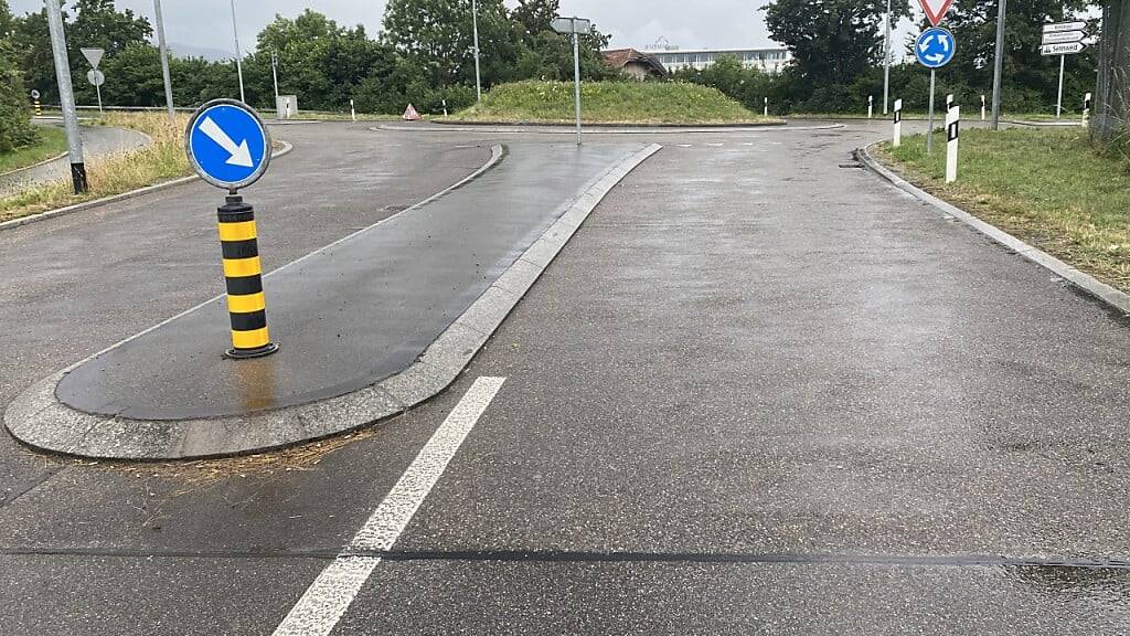 Die Zuger Polizei rückte am Mittwochmorgen zu einem Verkehrsunfall in Steinhausen aus. (Archivbild)