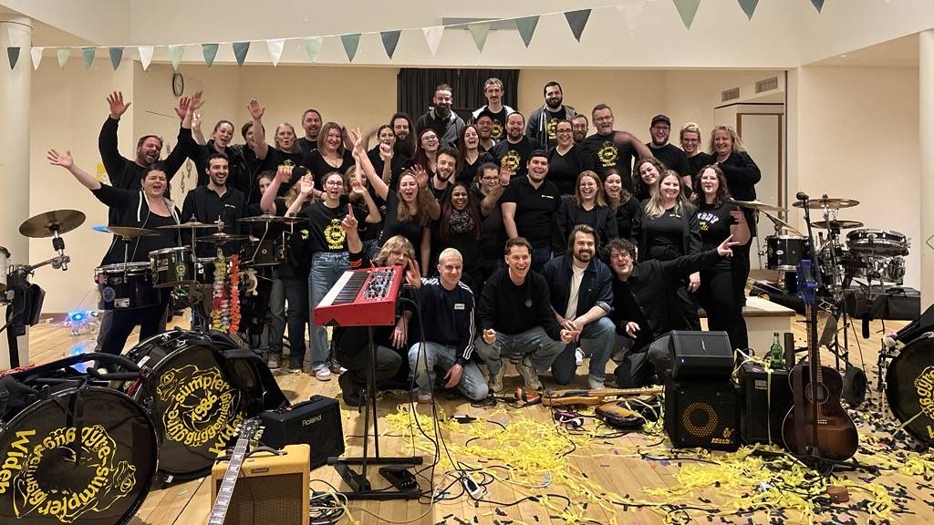 Hecht spielt exklusiv mit Widener Guggenmusik