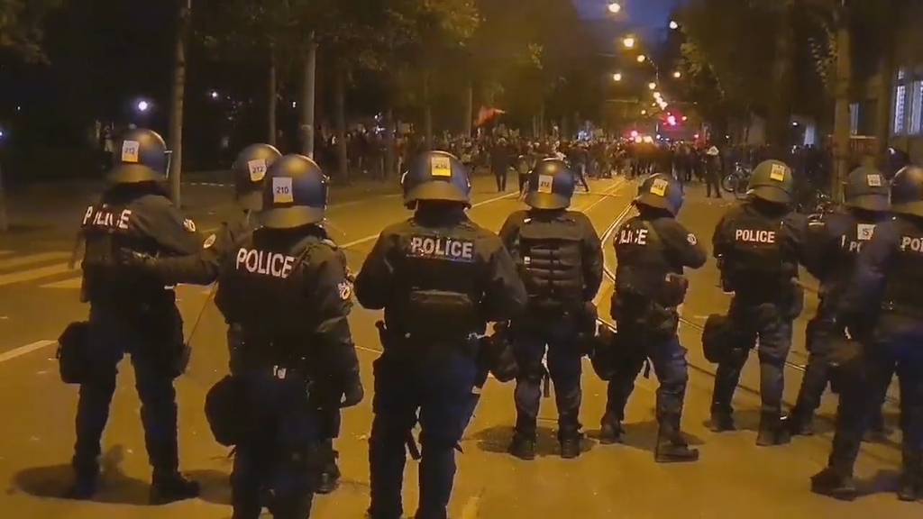 Erneute Corona-Proteste in Bern - Polizei zeigt Demonstranten an
