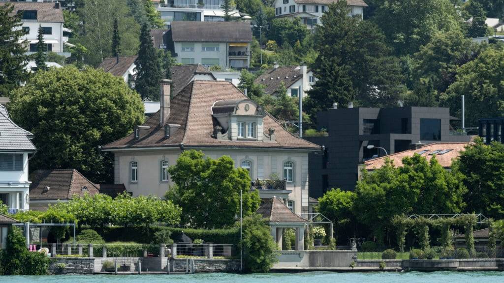 Der Kanton Zürich führt eine Härtefallklausel beim Eigenmietwert ein. So soll verhindert werden, dass Besitzer ihre Häuser verkaufen müssen. (Archivbild)