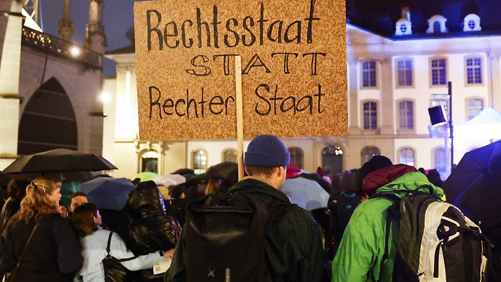 Am vergangenen Freitag fand bereits in Bern eine Demonstration gegen Rechtsextremismus statt. Bei der geplanten Kundgebung in Zürich gibt es nun aber ein Platzproblem. (Archivbild)