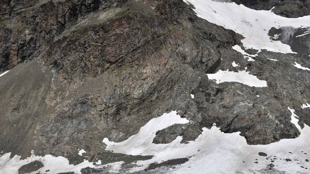 Beim Aufstieg zum Piz Bernina verunglückte eine 34-jährige Bergsteigerin in diesem Gebiet unterhalb der Fuorcla Prievlusa tödlich.