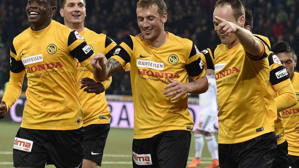 YB mit Doppeltorschütze Alexander Gerndt (Mitte) jubeln über den Sieg gegen St. Gallen